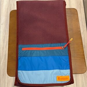 cotopaxi Teca fleece scarf with zipped pocket
